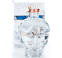 Eine elegante Vodkaflasche mit dem Namen "Allie Vodka" vor einem minimalistischen Hintergrund.