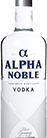 Eine stilvolle Vodkaflasche mit dem Namen "Alpha Noble Vodka" vor einem neutralen Hintergrund.