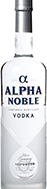 Eine stilvolle Vodkaflasche mit dem Namen "Alpha Noble Vodka" vor einem neutralen Hintergrund.