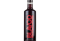 Blavod Vodka Eine stilvolle Vodkaflasche mit dem Namen "Blavod Vodka" vor einem neutralen Hintergrund.