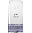 Gustav Blueberry Vodka Eine auffällige Vodkaflasche mit dem Namen "Gustav Blueberry Vodka" vor einem neutralen Hintergrund.