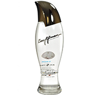 Kauffman Vodka Eine luxuriöse Vodkaflasche mit dem Namen "Kauffman Vodka" vor einem eleganten Hintergrund.