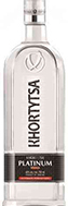 Khortytsa Vodka Eine stilvolle Vodkaflasche mit dem Namen "Khortytsa Vodka" vor einem neutralen Hintergrund.