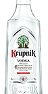 Krupnik: Ein polnischer Honig-Likör Eine ansprechende Vodkaflasche mit dem Namen "Krupnik Vodka" vor einem neutralen Hintergrund.