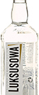 Eine elegante Vodkaflasche mit dem Namen "Luksusowa Vodka" vor einem neutralen Hintergrund.