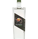 Eine stilvolle Vodkaflasche mit dem Namen "Squamata Vodka" vor einem eleganten Hintergrund.