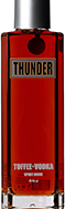 Eine ansprechende Vodkaflasche mit dem Namen "Thunder Vodka" vor einem neutralen Hintergrund.