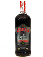 Eine stilvolle Vodkaflasche mit dem Namen "Ursus Vodka" vor einem neutralen Hintergrund.