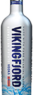 Vikingfjord Vodka Eine elegante Vodkaflasche mit dem Namen "Vikingfjord Vodka" vor einem neutralen Hintergrund.