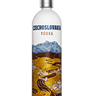 Eine historische Vodkaflasche mit dem Namen "Czechoslovakia Vodka" vor einem kulturellen Hintergrund.