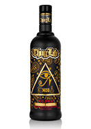 Thug Life Vodka Eine auffällige Vodkaflasche mit dem Namen "Thug Life Vodka" vor einem urbanen Hintergrund.