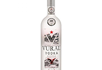 Vural Vodka Eine elegante Vodkaflasche mit dem Namen "Vural Vodka" vor einem neutralen Hintergrund.