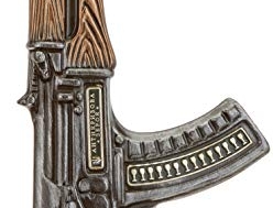 Flasche von Zlatogor AK-47 Vodka vor einem weißen Hintergrund.